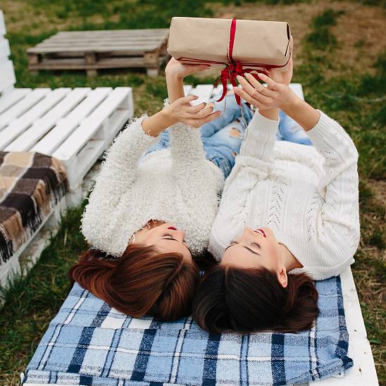 Beste Geburtstagsgeschenkideen für Ihre beste Freundin. Personalisierte Schmuckgeschenke für Frauen