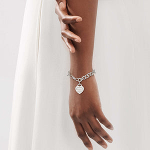 Silberschmuck tut der Gesundheit gut. Feine Silberketten und Ringe