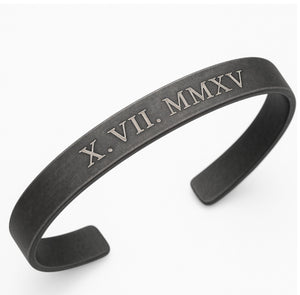 Personalisiertes schwarzes Armband mit Datum