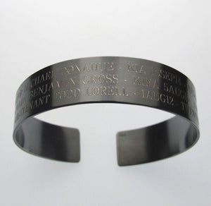 Schwarzes KIA-Armband mit Gravur