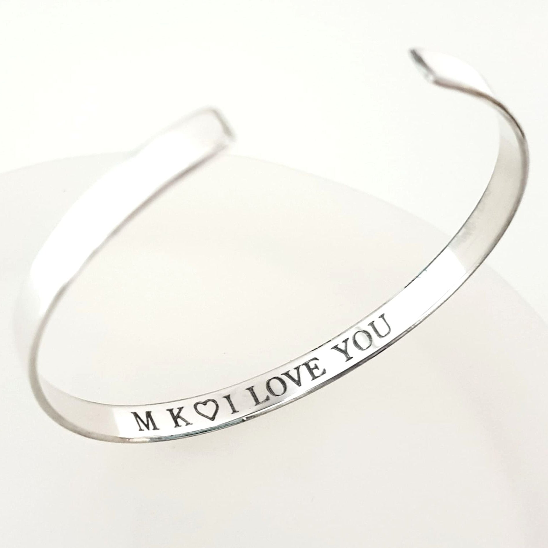 Personalisiertes Liebesarmband - Geschenk für Freundin