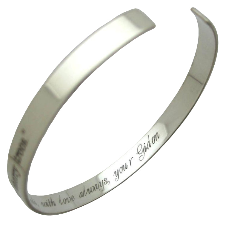 Silbernes Armreif mit versteckter Textgravur