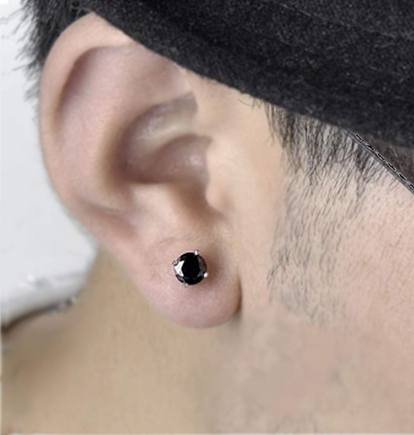 9 Karat Weißgold Ohrstecker 'Martini Kralle' Mit Schwarzem Kristall - 5 Mm, Butterfly-Verschluss