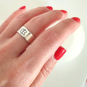 Personalisierter mit medizinischem Symbol Ring