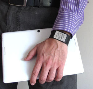 Breites Armband mit Zitat - Herrenarmband